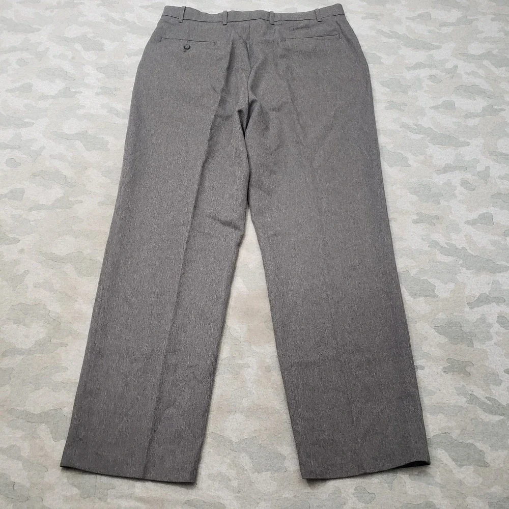 VTG Levi's Strauss & Co. Pants Mens 38x32 Gray Pockets Flat Front